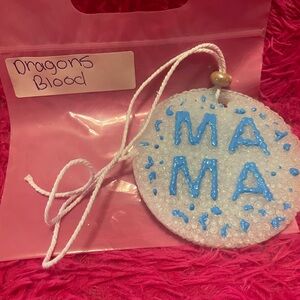 Blue and White 'MAMA' Hanging Freshie